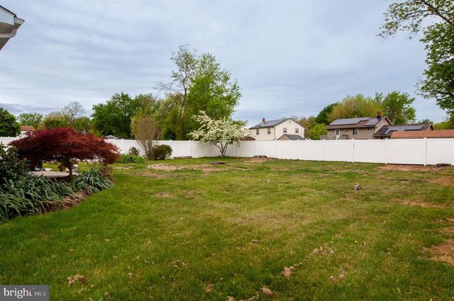 211 POWDERMILL RD, Edgewater Park, NJ 08010