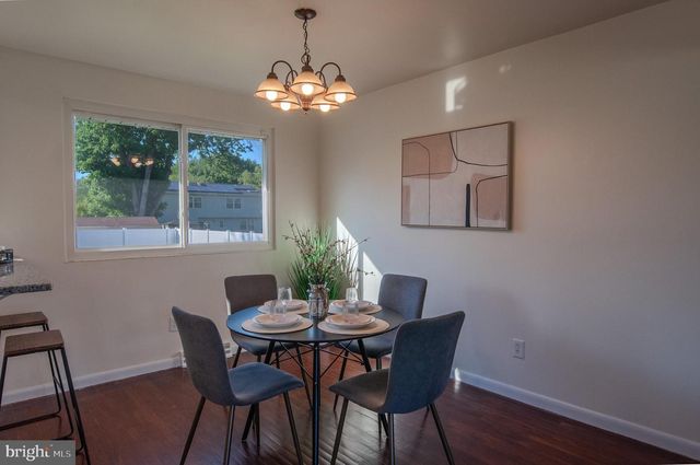 211 POWDERMILL RD, Edgewater Park, NJ 08010