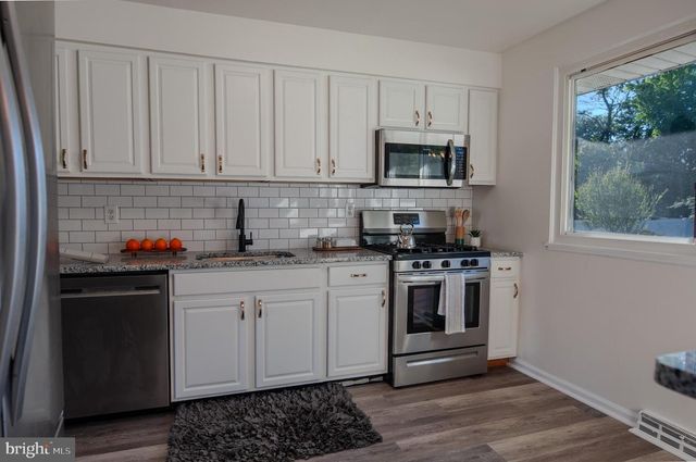 211 POWDERMILL RD, Edgewater Park, NJ 08010