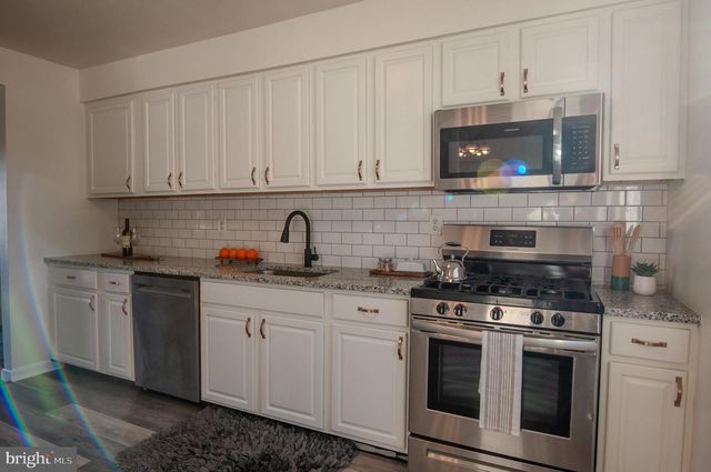 211 POWDERMILL RD, Edgewater Park, NJ 08010
