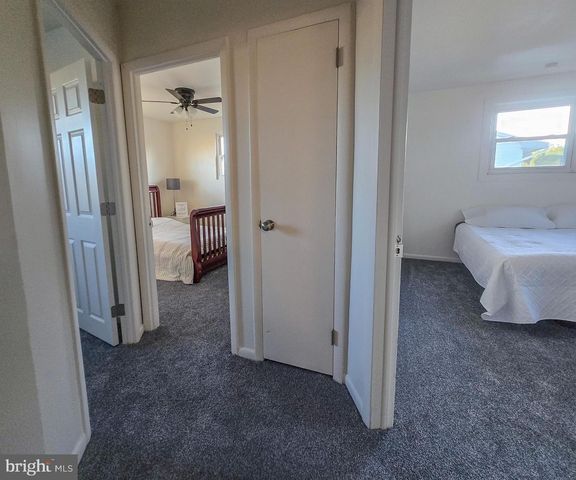 211 POWDERMILL RD, Edgewater Park, NJ 08010