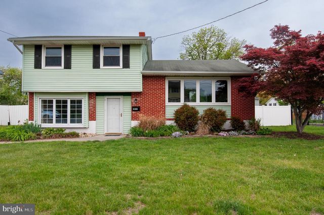 211 POWDERMILL RD, Edgewater Park, NJ 08010