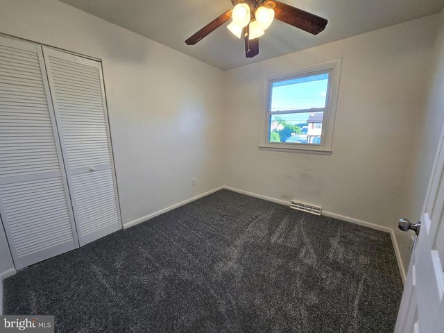 211 POWDERMILL RD, Edgewater Park, NJ 08010