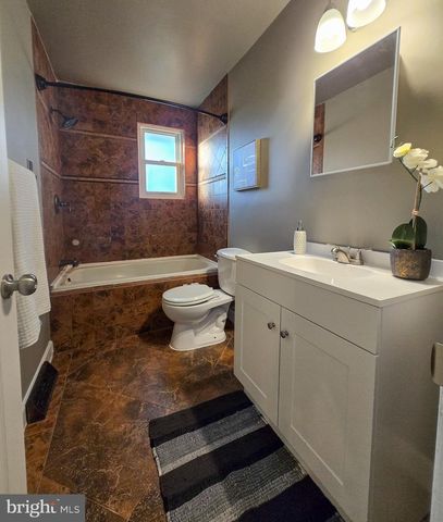 211 POWDERMILL RD, Edgewater Park, NJ 08010