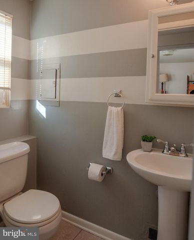 211 POWDERMILL RD, Edgewater Park, NJ 08010