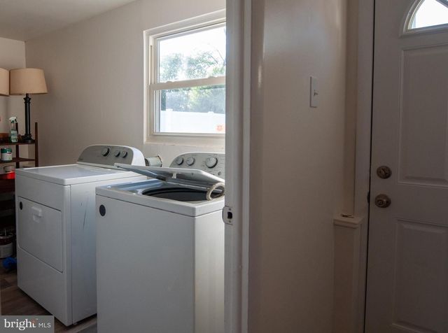 211 POWDERMILL RD, Edgewater Park, NJ 08010