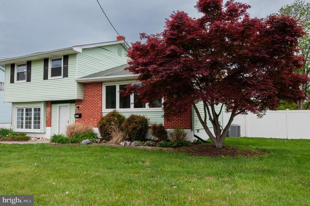 211 POWDERMILL RD, Edgewater Park, NJ 08010