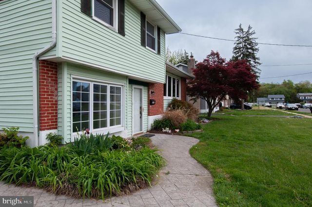 211 POWDERMILL RD, Edgewater Park, NJ 08010