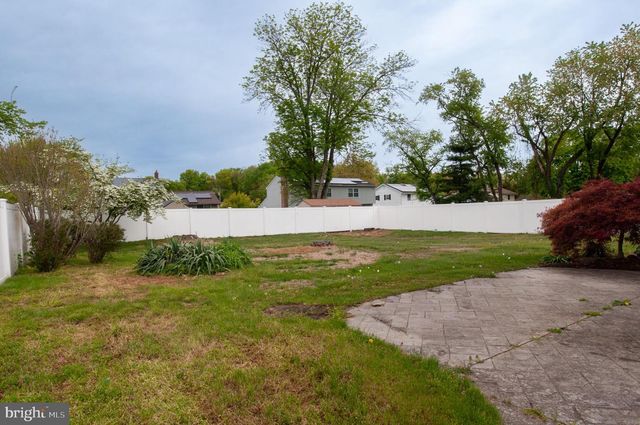 211 POWDERMILL RD, Edgewater Park, NJ 08010