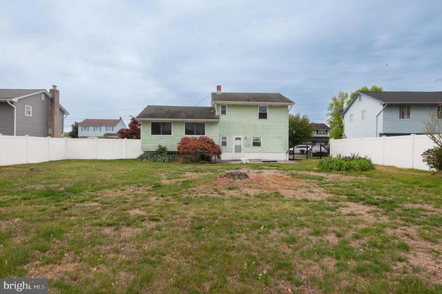 211 POWDERMILL RD, Edgewater Park, NJ 08010