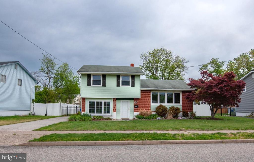 211 POWDERMILL RD, Edgewater Park, NJ 08010