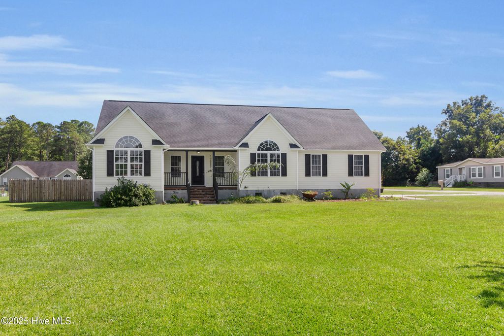 100 Cooper Lee Drive, Newport, NC 28570
