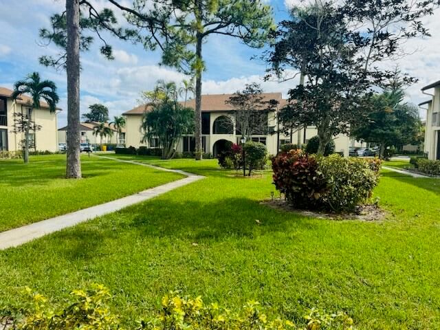 3541 LONG PINE Court C-1, Greenacres, FL 33463