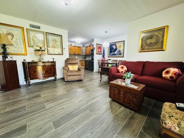 3541 LONG PINE Court C-1, Greenacres, FL 33463