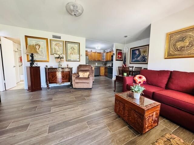 3541 LONG PINE Court C-1, Greenacres, FL 33463