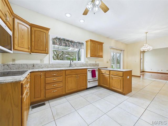 6 Forest Drive, Maryville, IL 62062