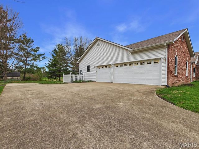6 Forest Drive, Maryville, IL 62062
