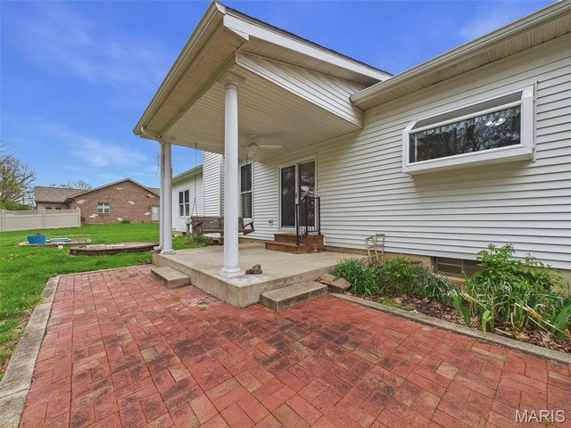 6 Forest Drive, Maryville, IL 62062