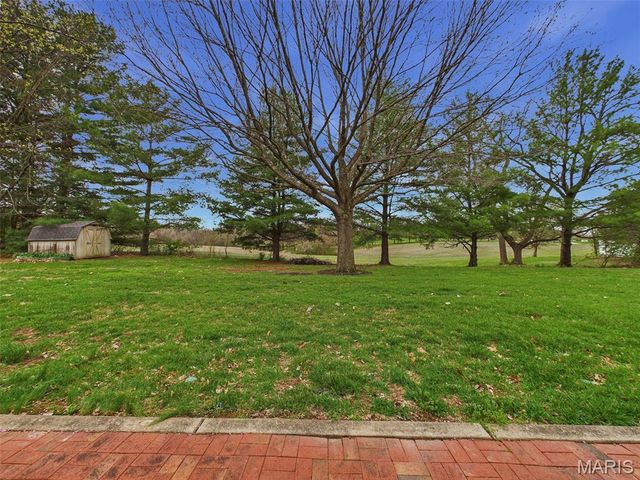 6 Forest Drive, Maryville, IL 62062