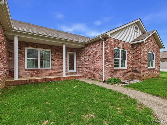 6 Forest Drive, Maryville, IL 62062