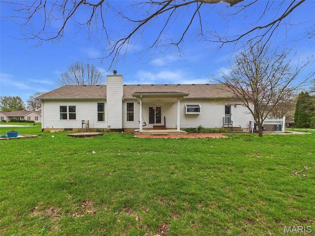 6 Forest Drive, Maryville, IL 62062