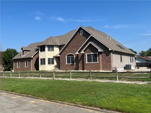 417 E 9th Street, Pittsburg, KS 66762