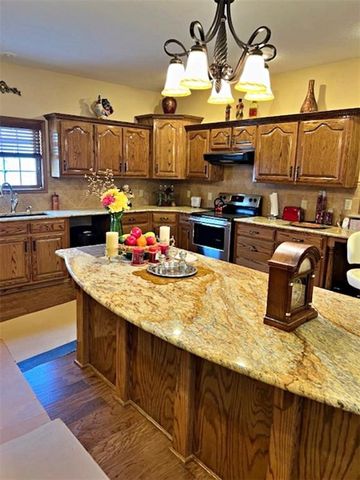 417 E 9th Street, Pittsburg, KS 66762