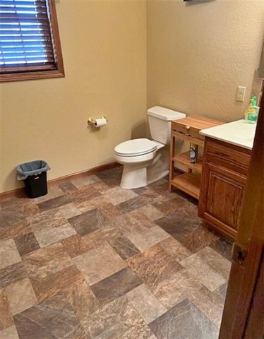 417 E 9th Street, Pittsburg, KS 66762