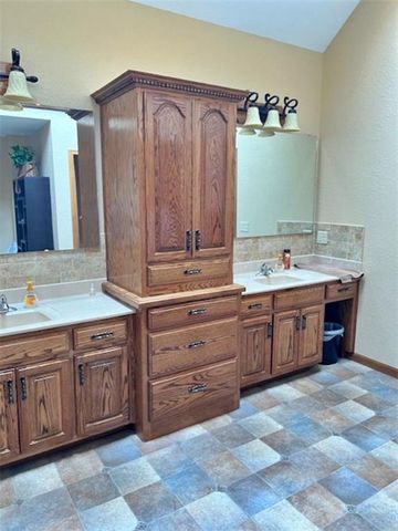 417 E 9th Street, Pittsburg, KS 66762