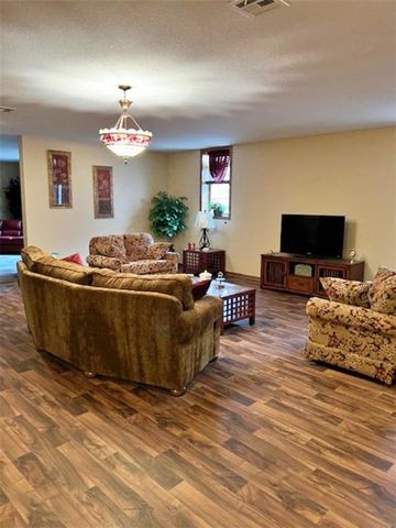 417 E 9th Street, Pittsburg, KS 66762