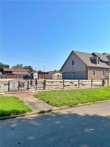 417 E 9th Street, Pittsburg, KS 66762