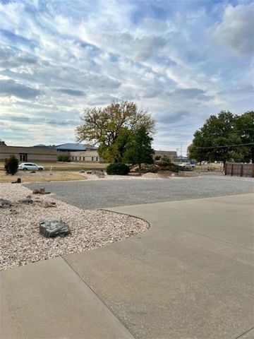 417 E 9th Street, Pittsburg, KS 66762