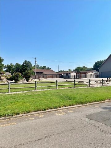 417 E 9th Street, Pittsburg, KS 66762