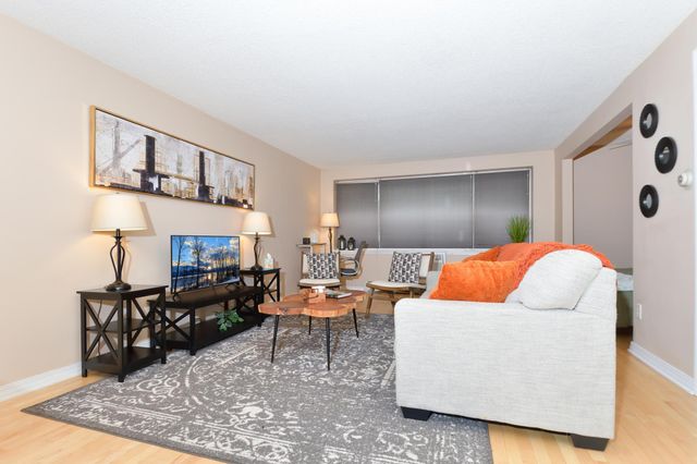 2700 W 44th Street 115, Minneapolis, MN 55410