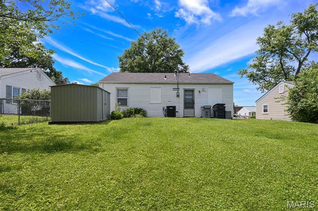 90 Brackleigh Lane, Florissant, MO 63031