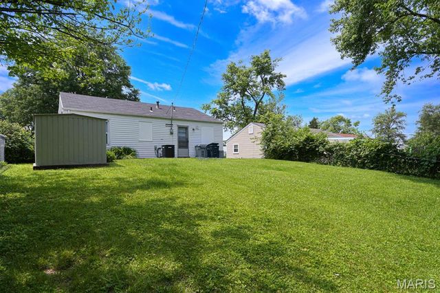 90 Brackleigh Lane, Florissant, MO 63031