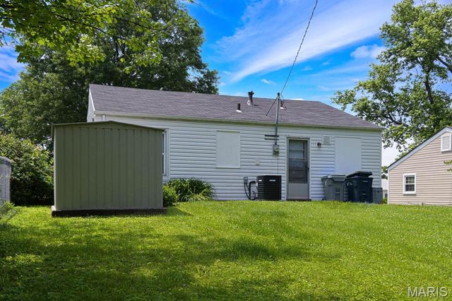 90 Brackleigh Lane, Florissant, MO 63031