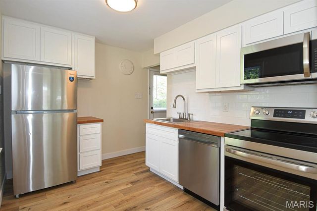 90 Brackleigh Lane, Florissant, MO 63031