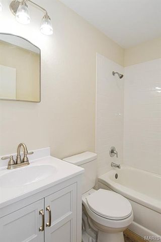 90 Brackleigh Lane, Florissant, MO 63031