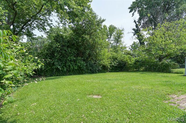 90 Brackleigh Lane, Florissant, MO 63031