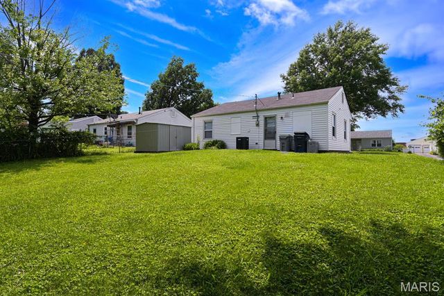 90 Brackleigh Lane, Florissant, MO 63031