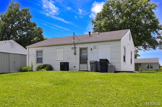 90 Brackleigh Lane, Florissant, MO 63031