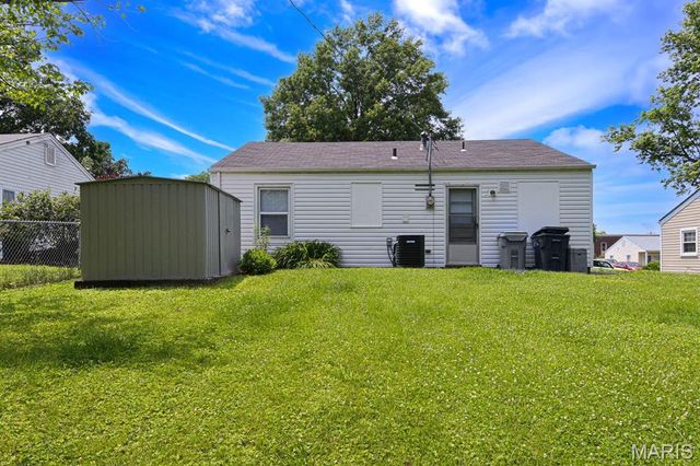 90 Brackleigh Lane, Florissant, MO 63031
