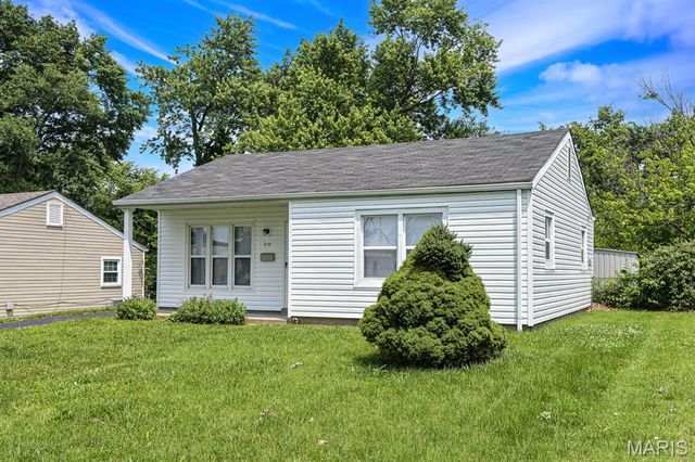 90 Brackleigh Lane, Florissant, MO 63031