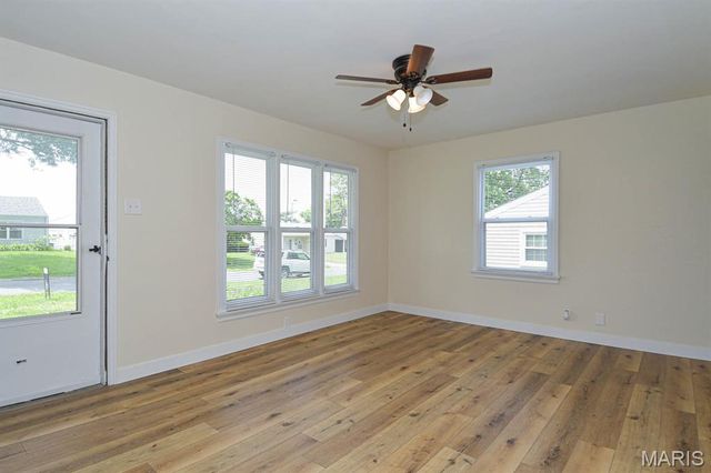 90 Brackleigh Lane, Florissant, MO 63031