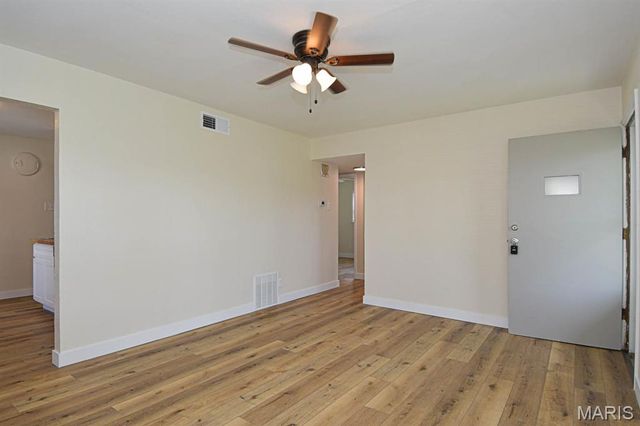 90 Brackleigh Lane, Florissant, MO 63031