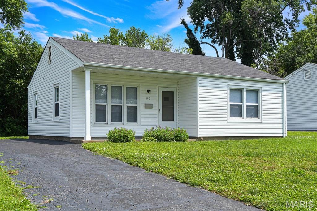 90 Brackleigh Lane, Florissant, MO 63031