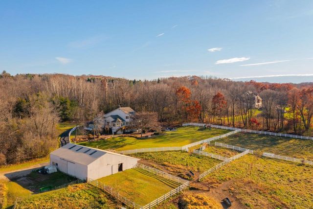 1507 Saint Augustine ROAD, Hartford, WI 53027