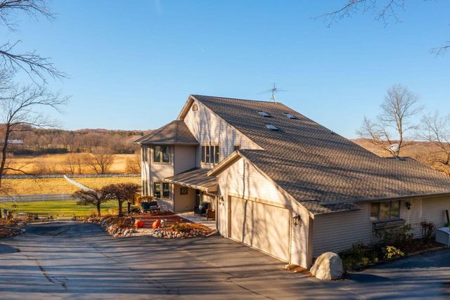 1507 Saint Augustine ROAD, Hartford, WI 53027