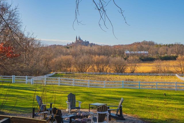 1507 Saint Augustine ROAD, Hartford, WI 53027